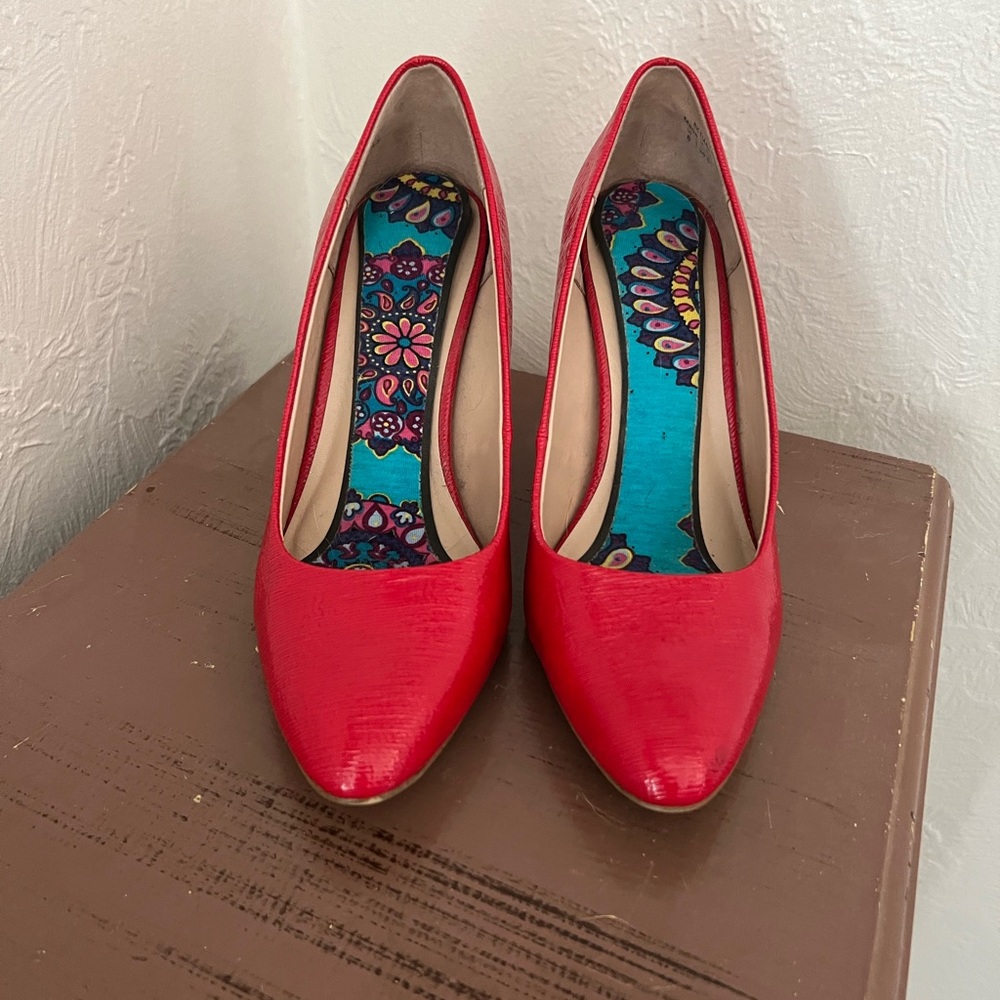 Size 8 women’s 3-4” red heels